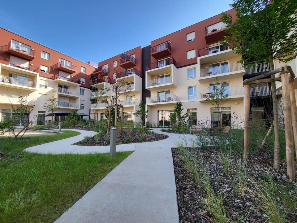 Property building, Day, Garden, Garden view