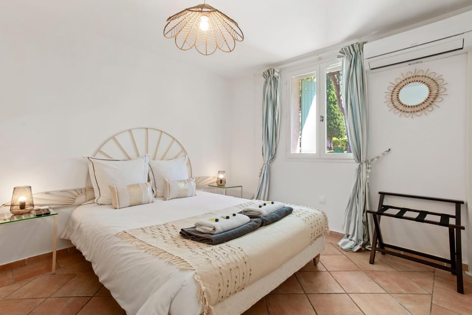 Living room, Bedroom