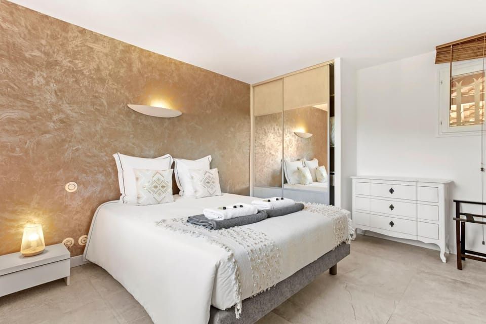 Living room, Bedroom