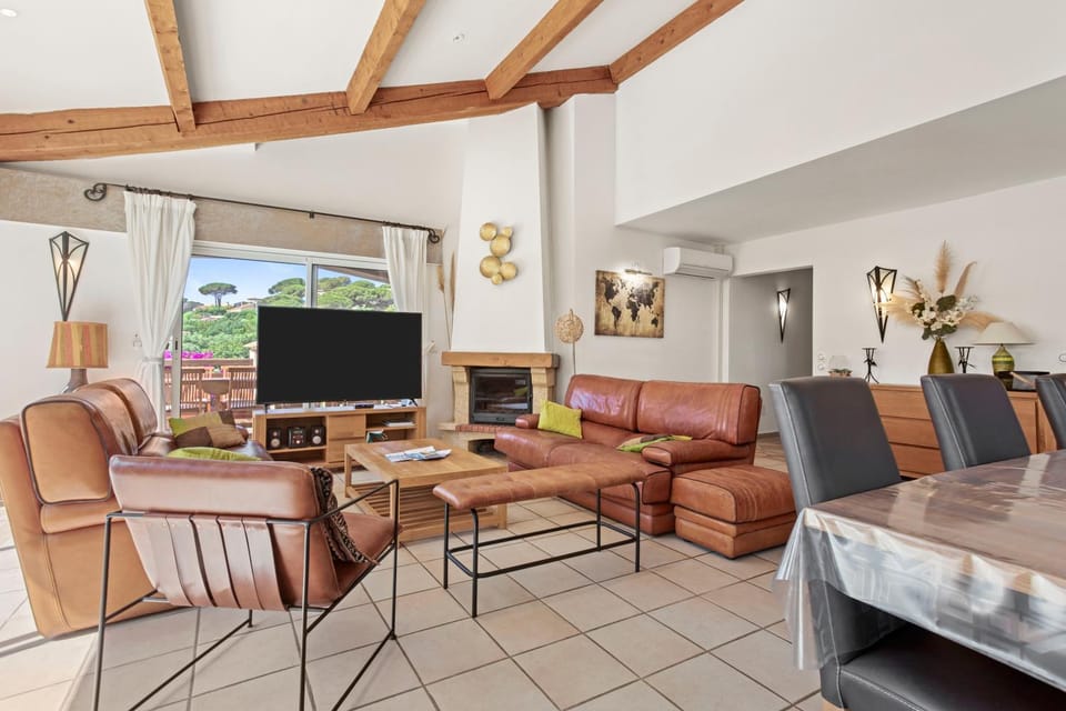 Property building, Living room