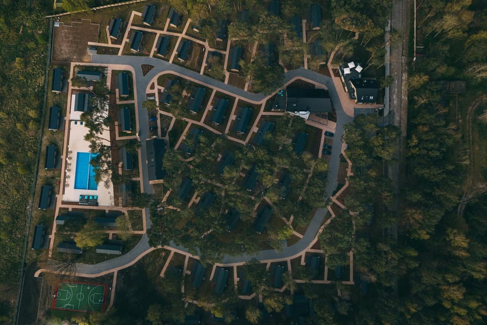 Day, Neighbourhood, Pool view, Street view