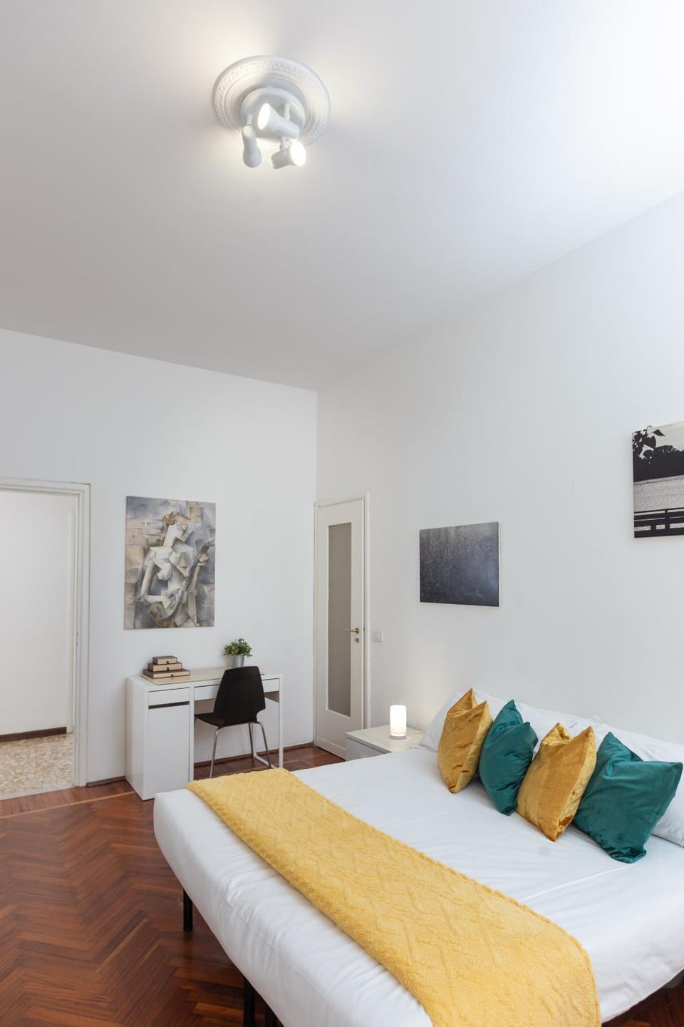 Bed, Seating area, furniture