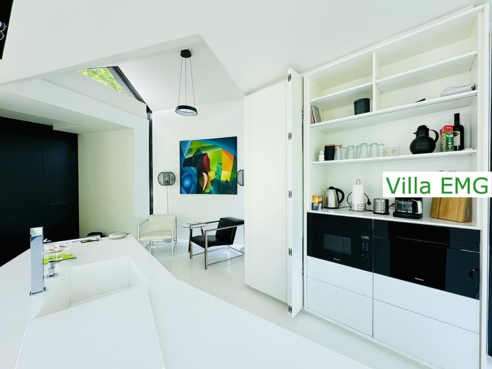 Coffee/tea facilities, Kitchen or kitchenette, Decorative detail, Seating area