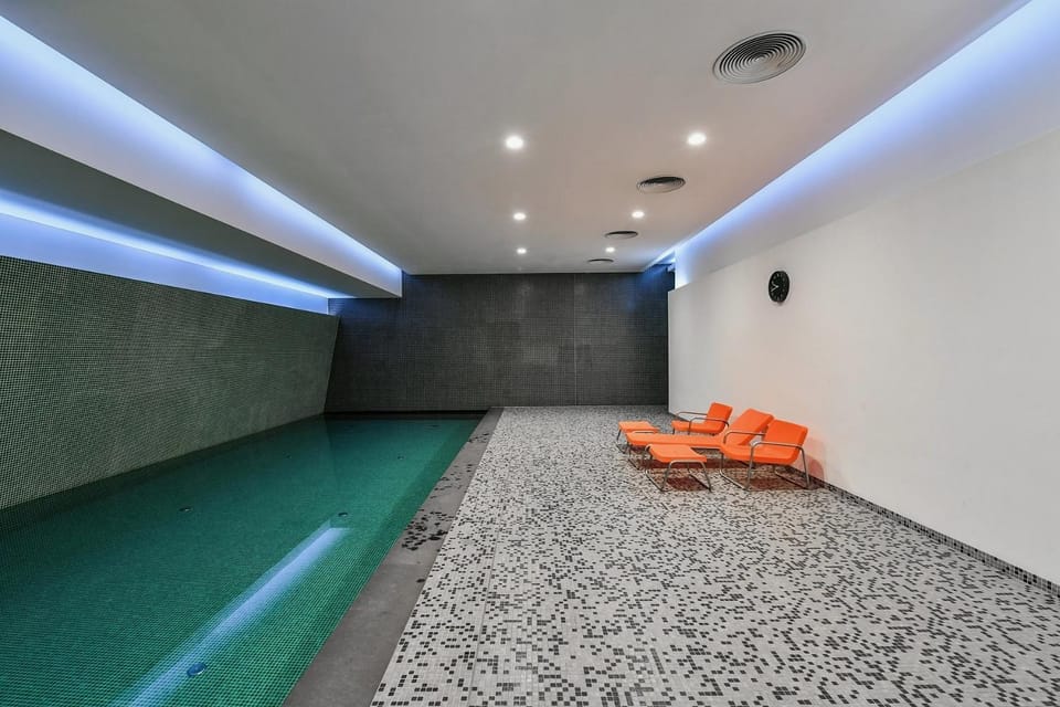 Exceptional 3BR Apartment with Gym Pool and Terrace Apartment in Prague