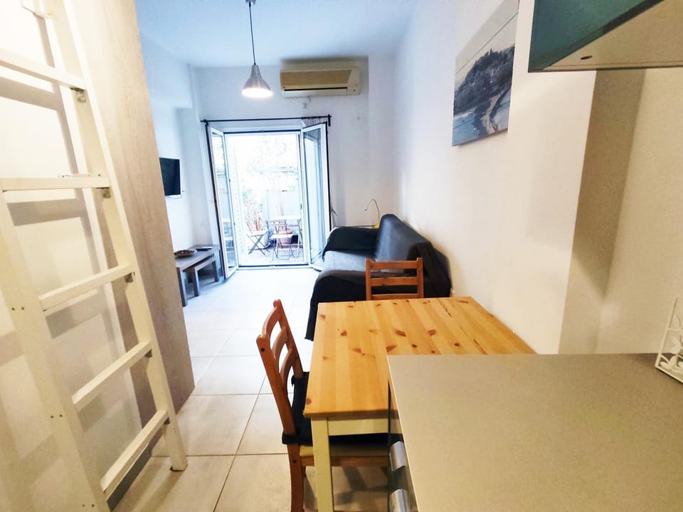 TV and multimedia, Living room, air conditioner
