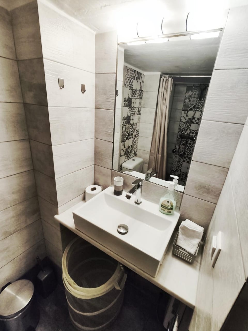 Toilet, Bathroom, towels