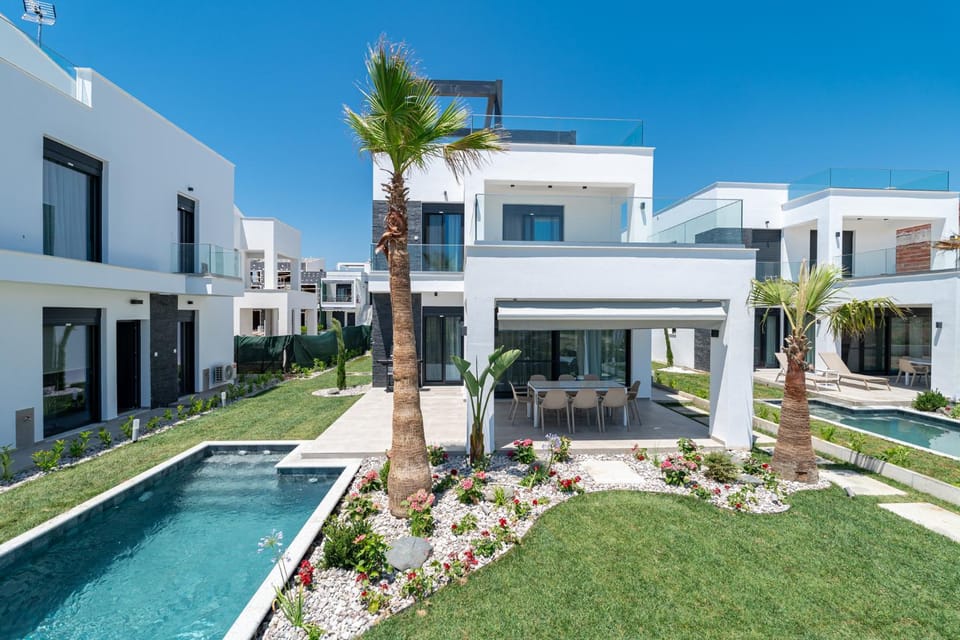 Property building, Swimming pool