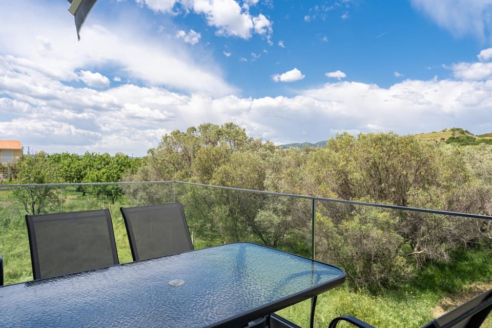 Spring, Natural landscape, Balcony/Terrace, Dining area