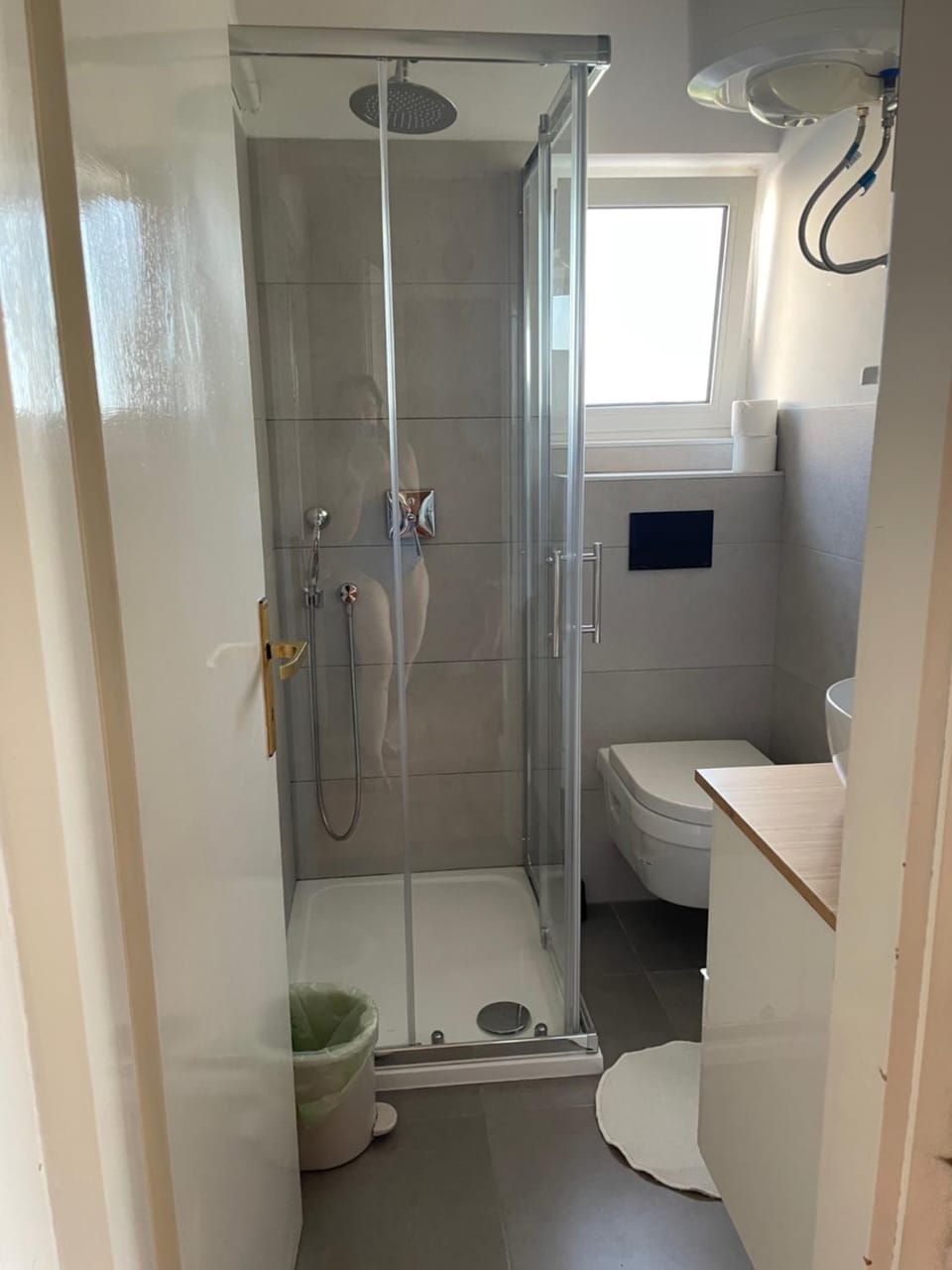 Shower, Toilet