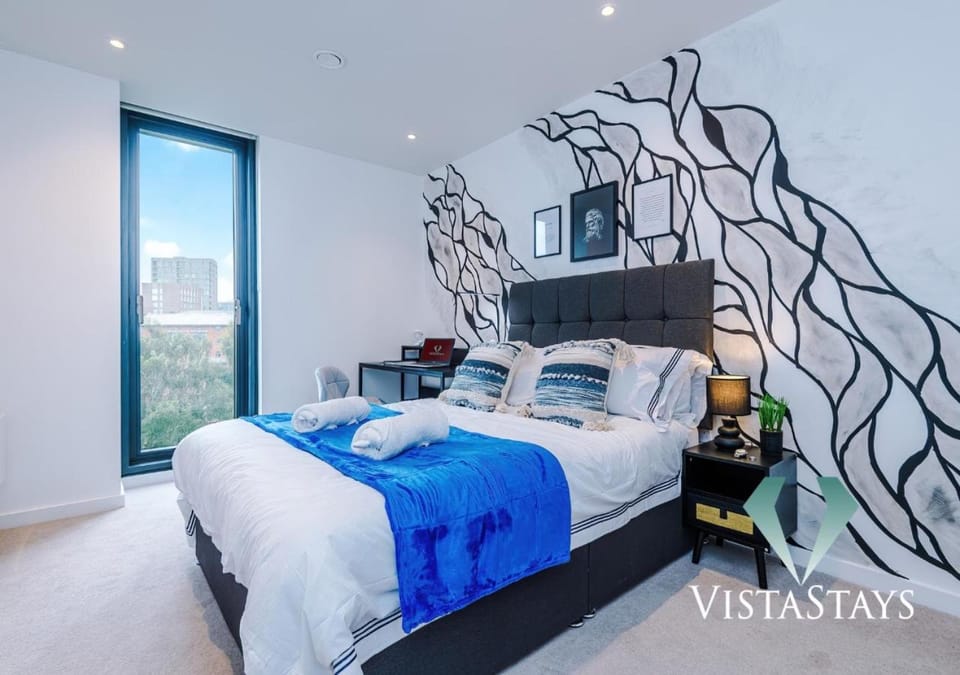 Modern 2 Bedroom Apartment By Vista Stays Short Lets & Serviced Accommodation Manchester With Free WiFi & Dart Board Apartment in Manchester