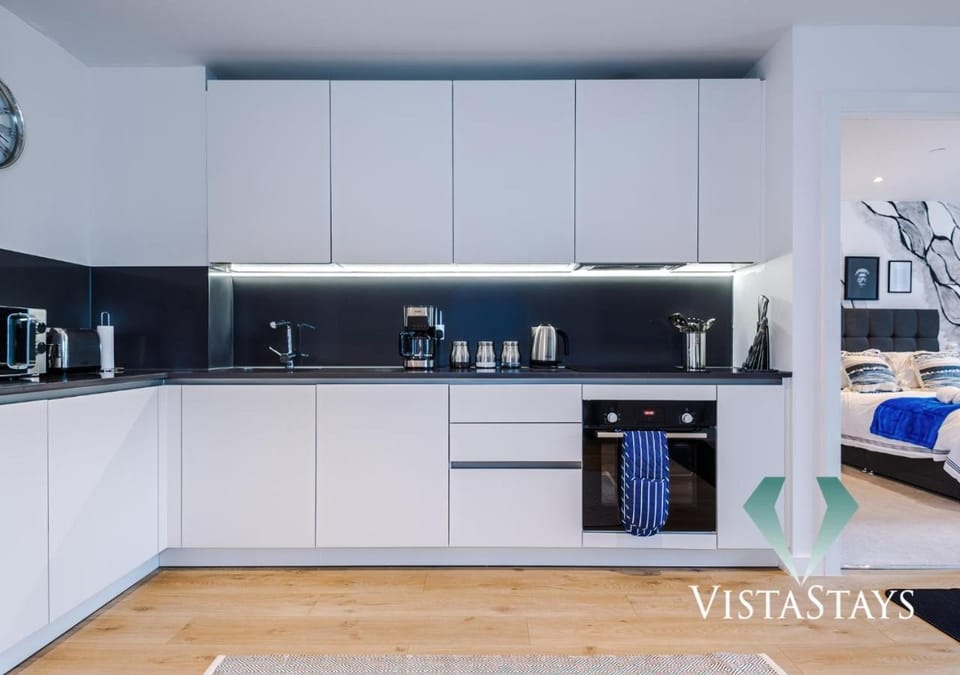 Modern 2 Bedroom Apartment By Vista Stays Short Lets & Serviced Accommodation Manchester With Free WiFi & Dart Board Apartment in Manchester
