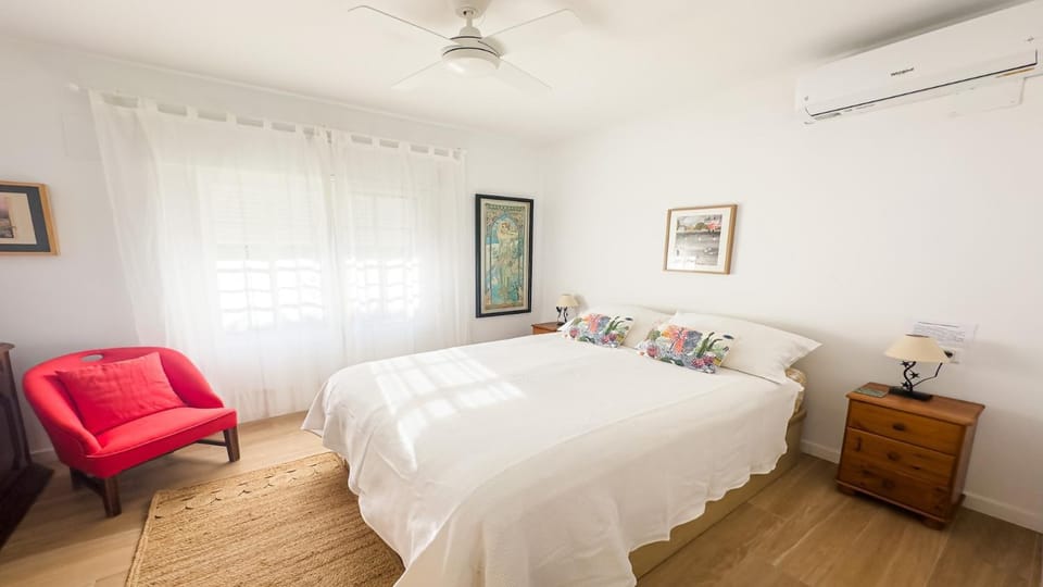 Photo of the whole room