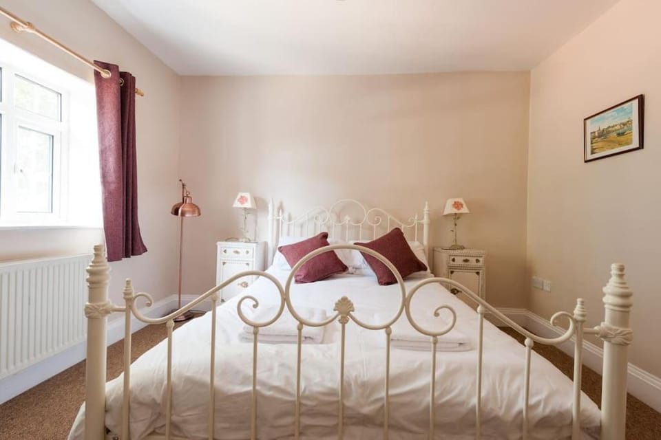 FIRS Sleeps 15 Stunning country house with hot tub House in Suffolk Coastal District