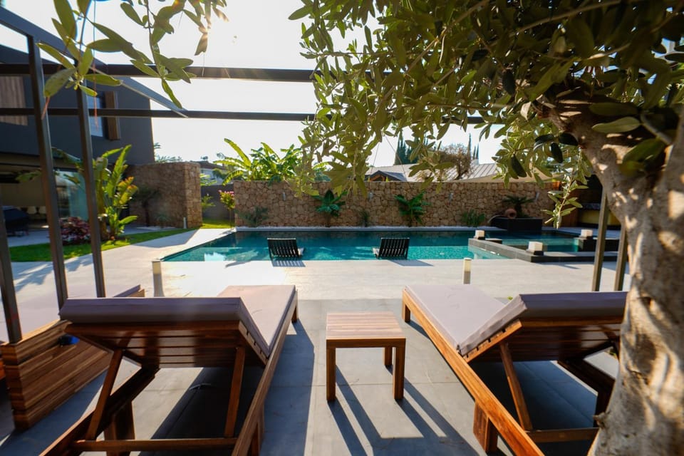 Swimming pool, sunbed