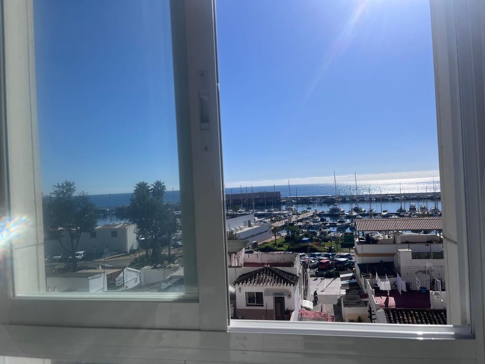 Seafront in Marbella with pool and garage Apartment in Marbella