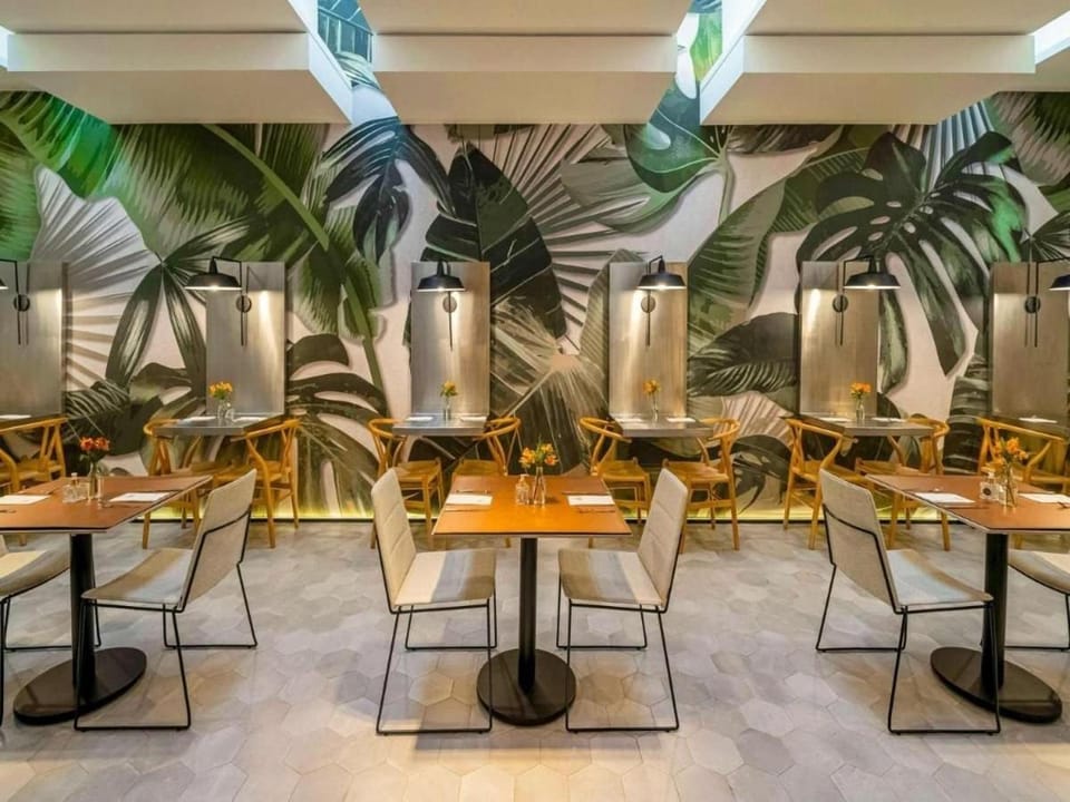 Restaurant/places to eat, Restaurant/places to eat