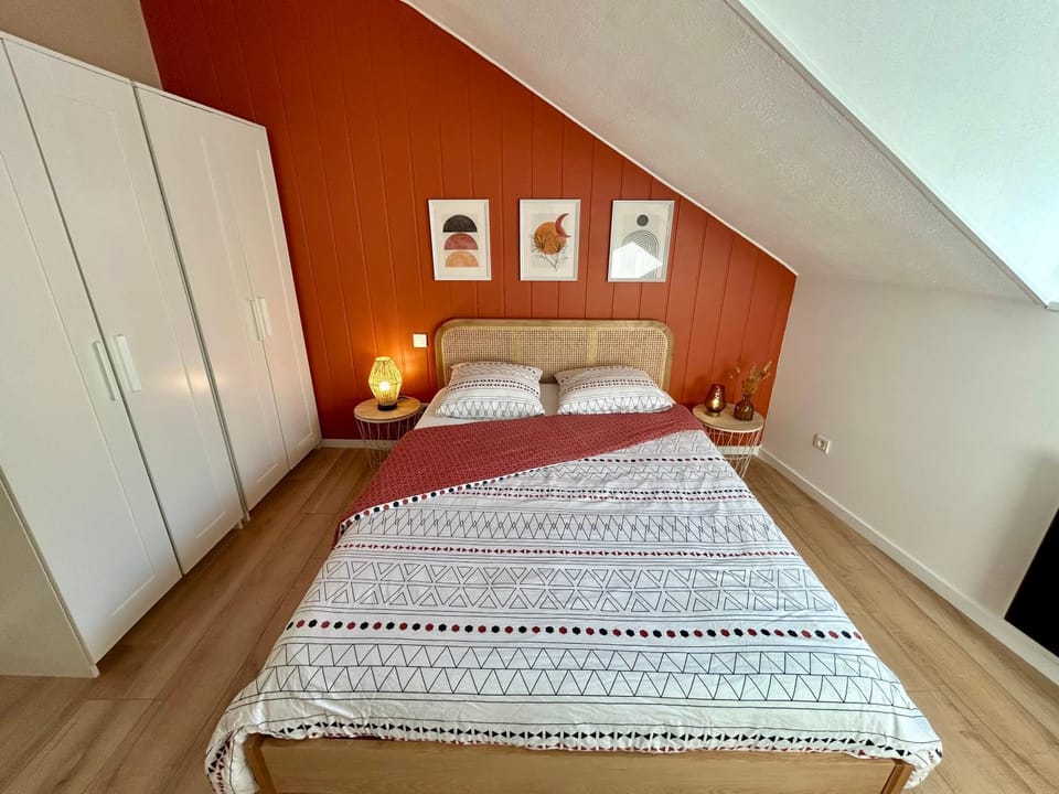 Photo of the whole room, Bedroom