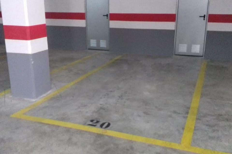 APARTAMENTO EN FUENGIROLA CON PARKING Y PISCINA. Apartment in Fuengirola