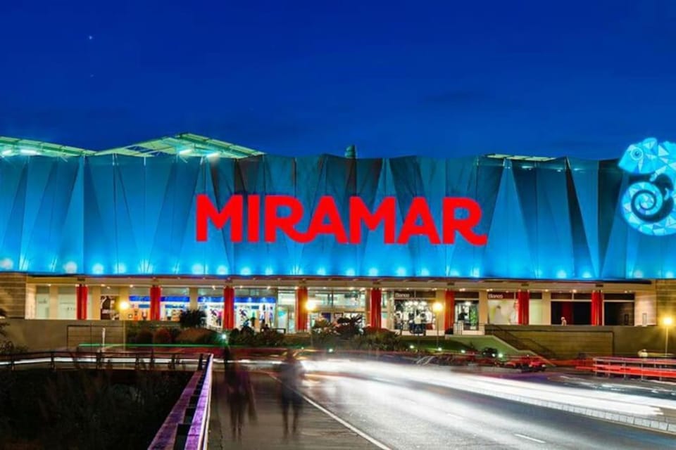 APARTAMENTO EN FUENGIROLA CON PARKING Y PISCINA. Apartment in Fuengirola