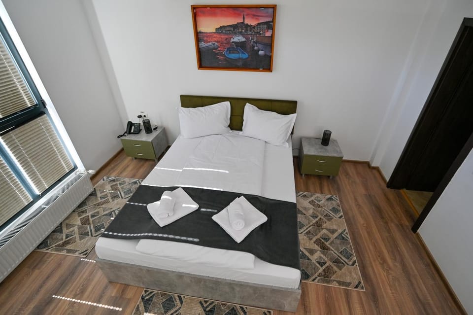 Bed, Photo of the whole room, Bedroom, towels