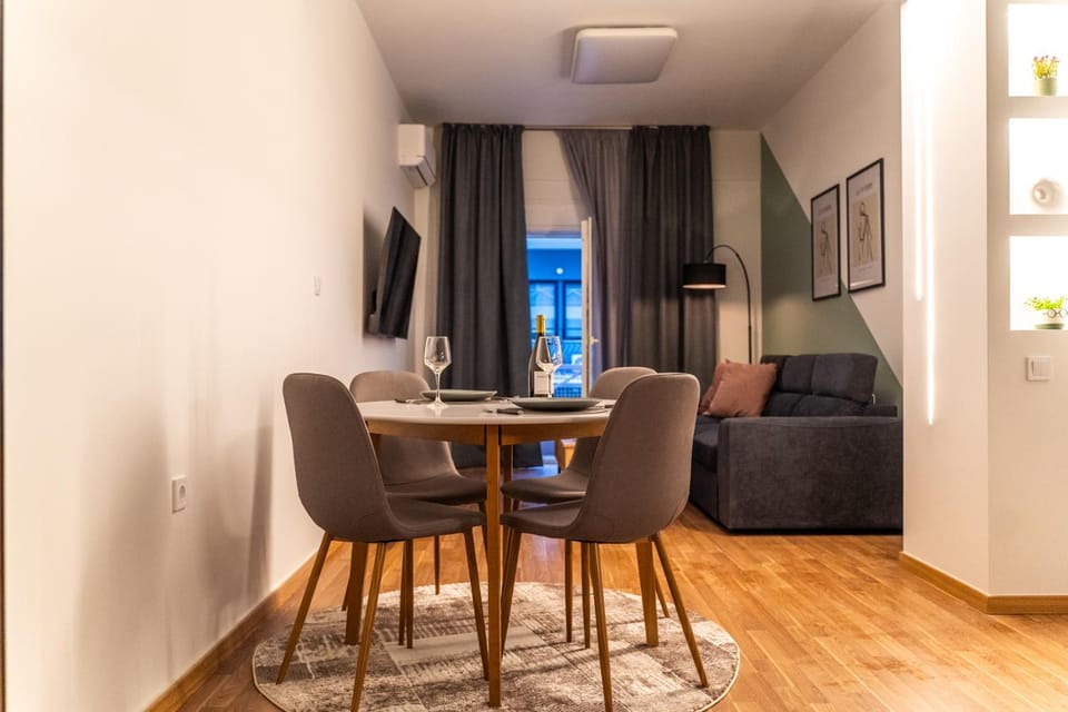 Seating area, Dining area