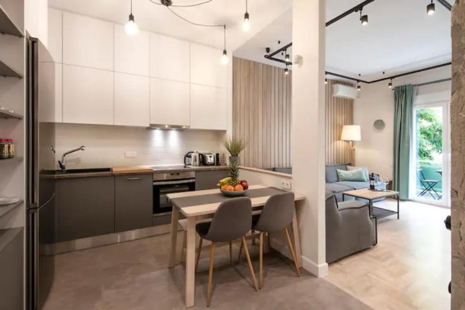 Kitchen or kitchenette, pet friendly, stove