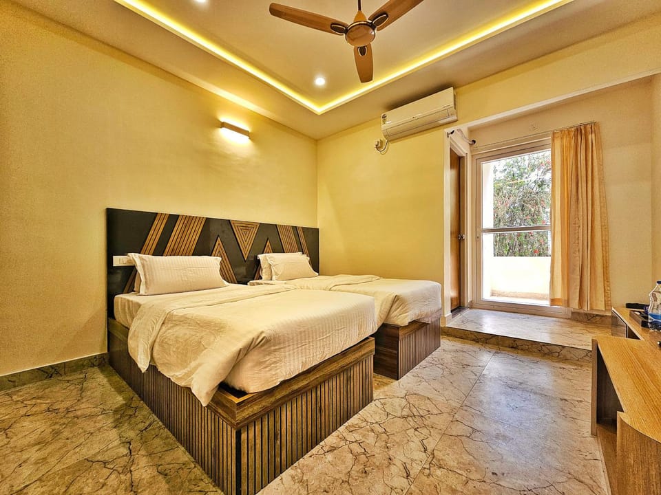 Bed, Photo of the whole room, Bedroom, fireplace, air conditioner