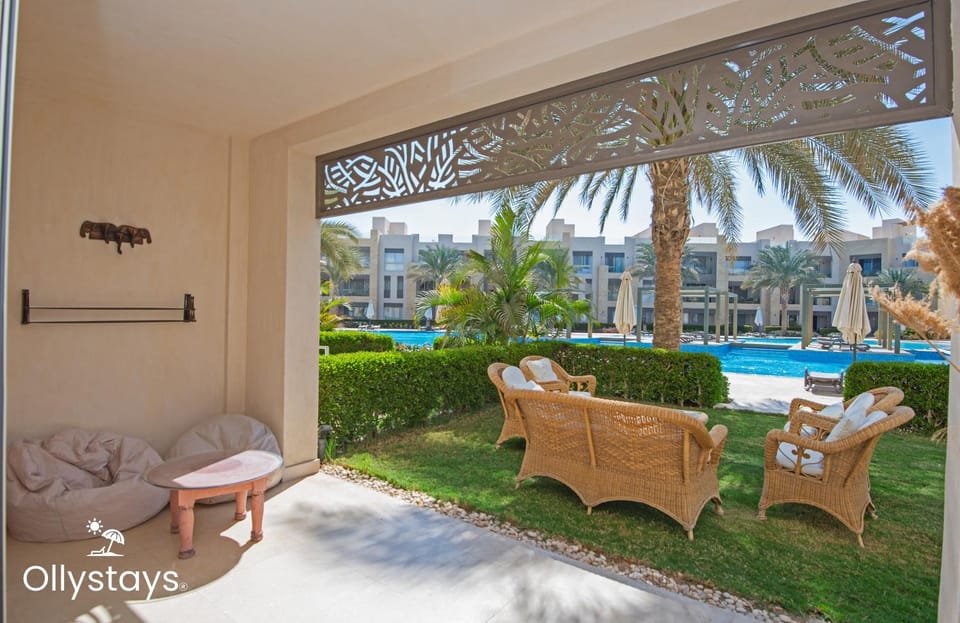 Property building, Patio, Balcony/Terrace, Living room, Garden view, Pool view, Swimming pool