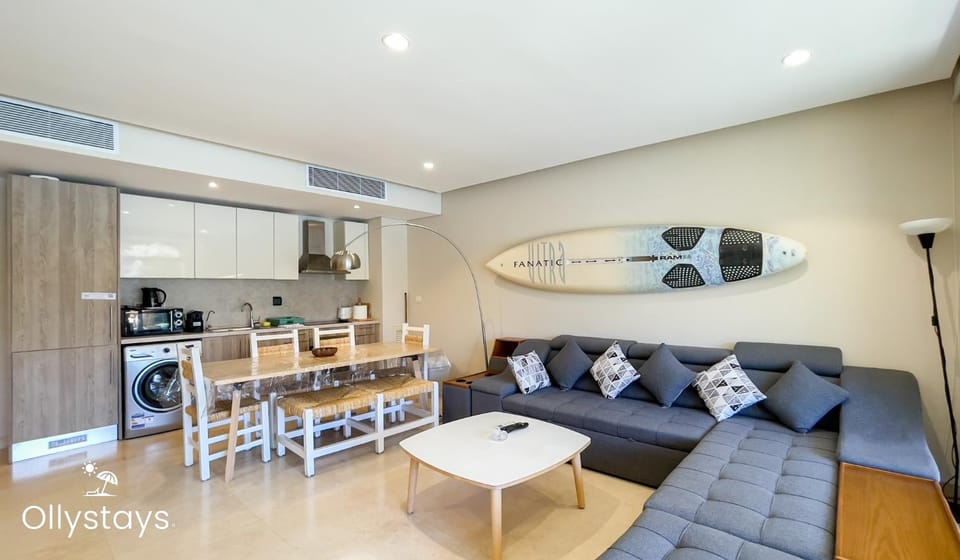 Living room, Pool view, kitchen