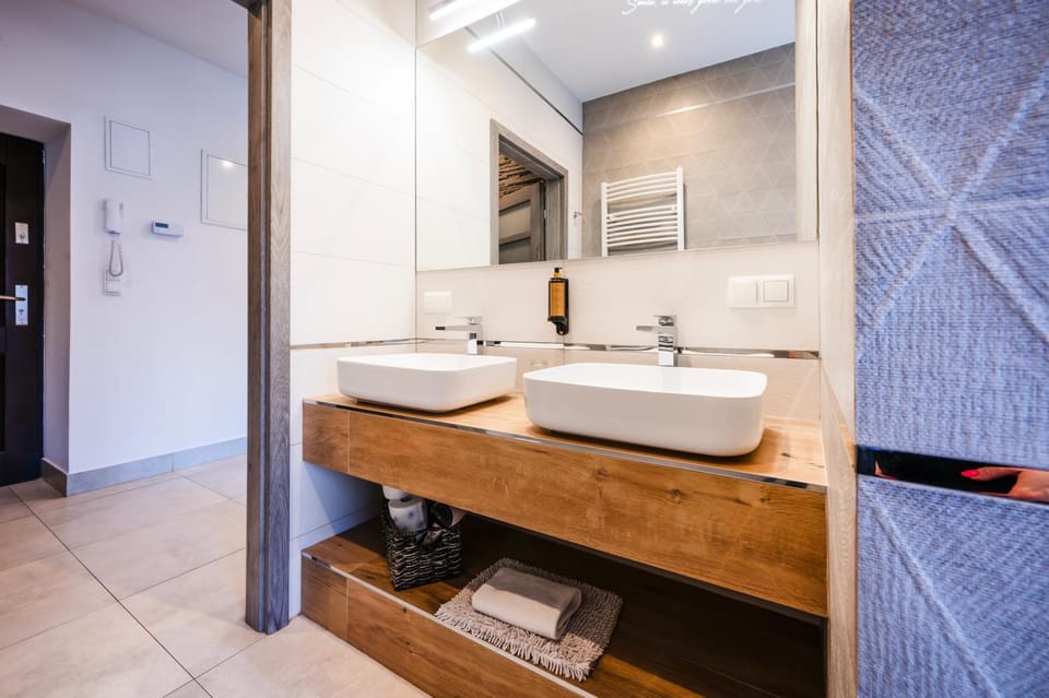 Bathroom, towels