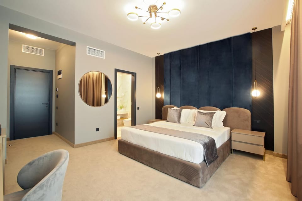 Bed, TV and multimedia, Photo of the whole room, Bedroom, wardrobe, air conditioner