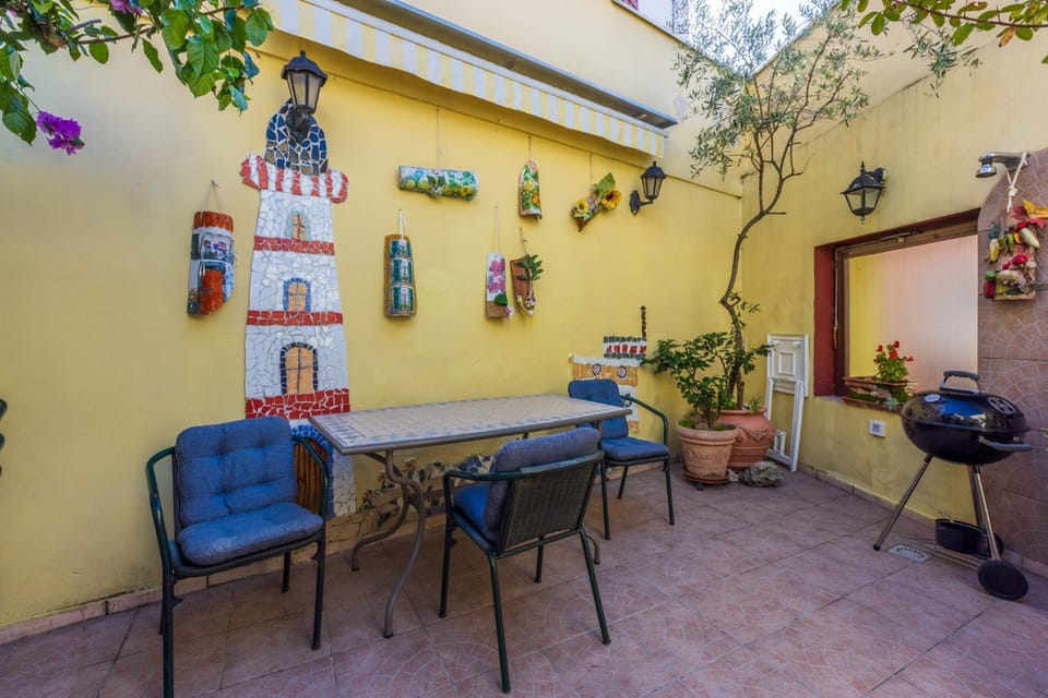 Property building, Seating area