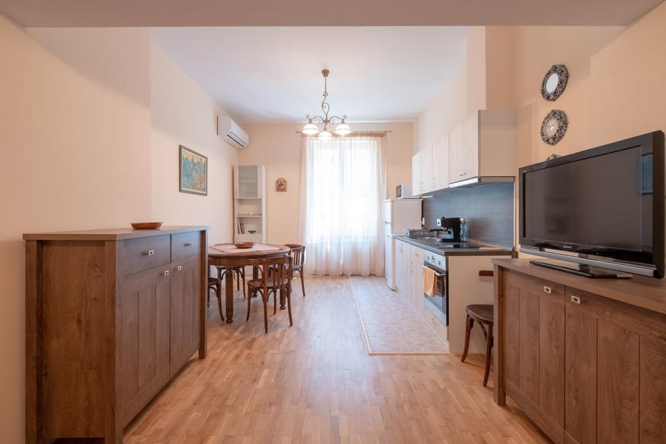 TV and multimedia, Kitchen or kitchenette, Dining area, Evening entertainment, hair dresser