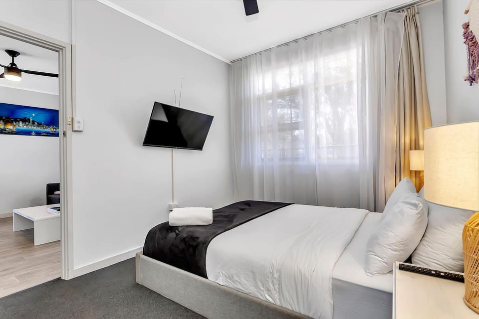 Walk to Beach And Cafes Near City And Airport Apartment in Adelaide