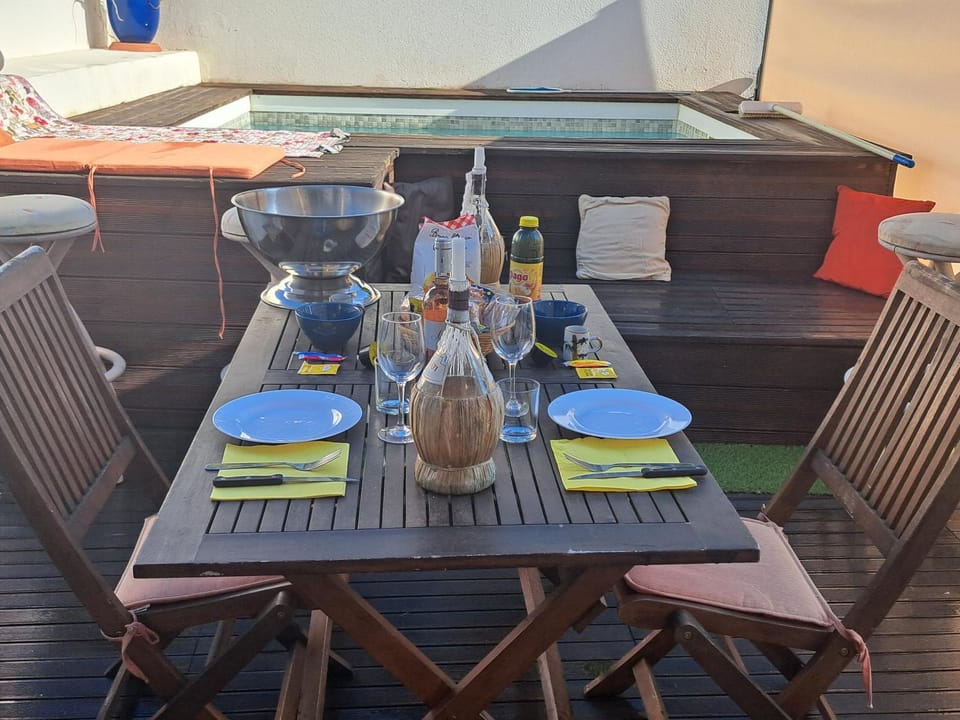 Swimming pool, Breakfast