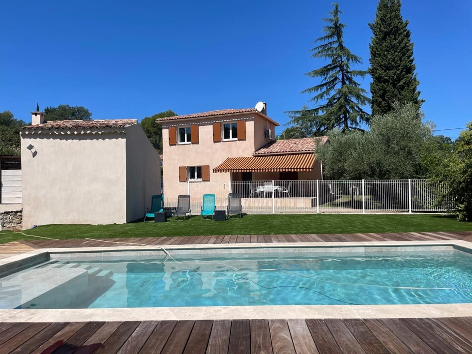 Property building, Pool view, Swimming pool, sunbed