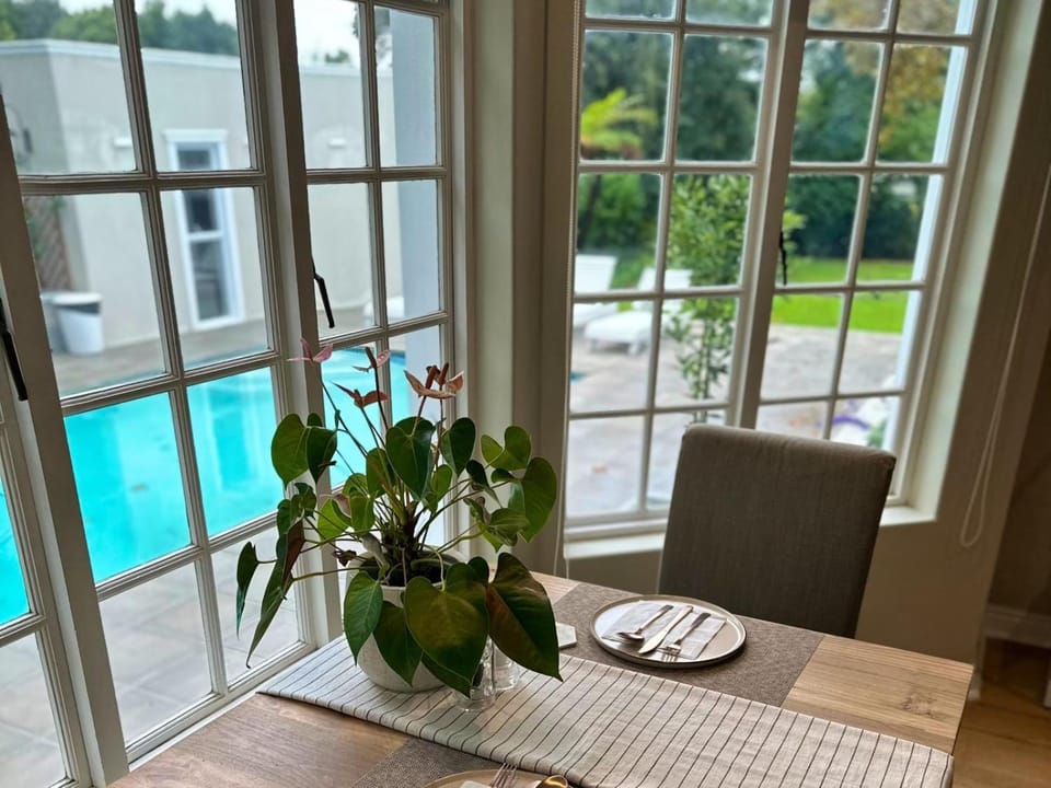 Dining area, Garden view, Pool view