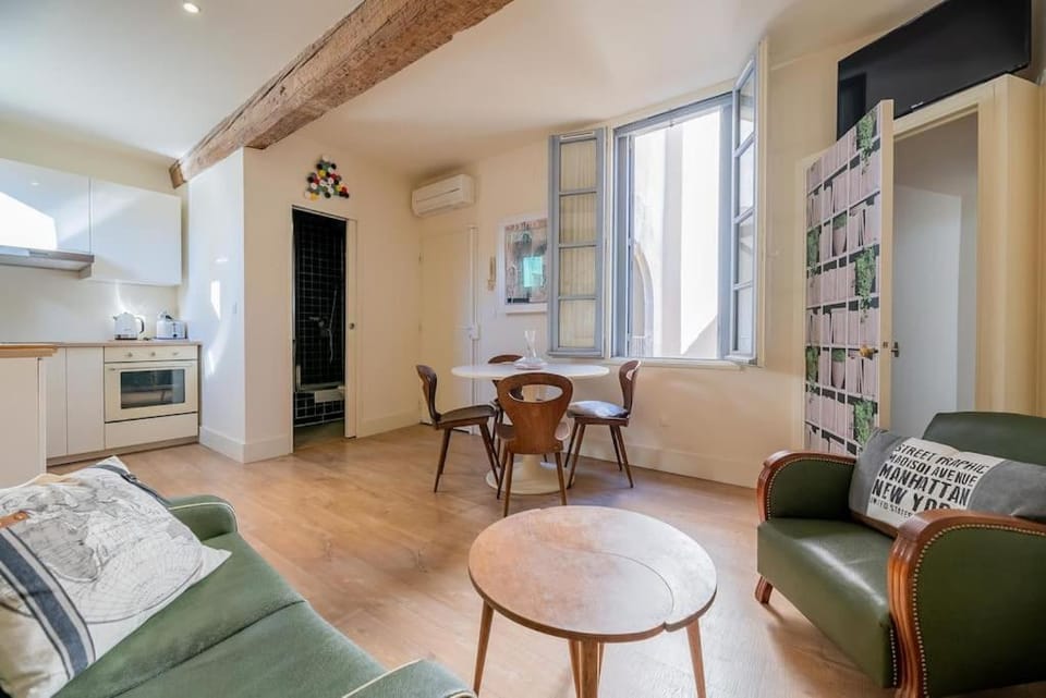 Kitchen or kitchenette, Living room, Dining area