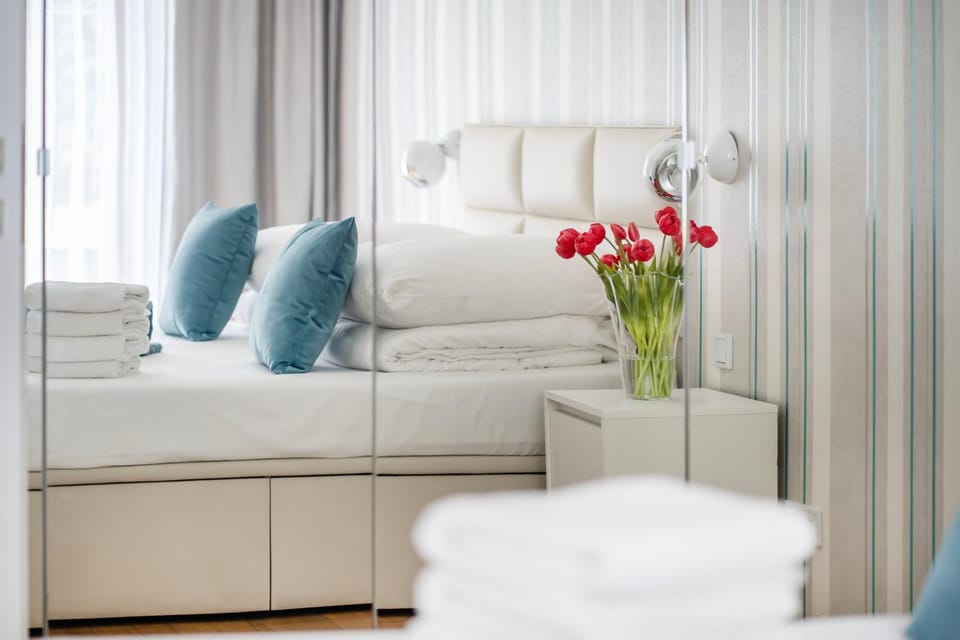 Photo of the whole room, Seating area, Bedroom