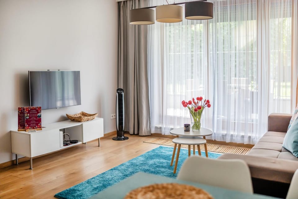 Communal lounge/ TV room, Balcony/Terrace, Living room