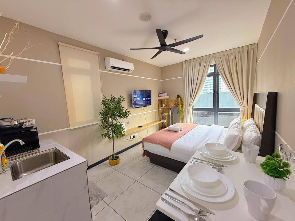 Bed, Kitchen or kitchenette, Dining area, Bedroom