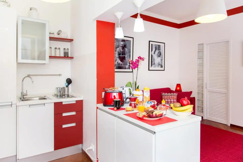 Kitchen or kitchenette, Dining area, stove