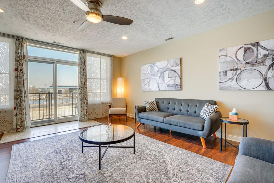 Downtown St Joseph Condo w/ Balcony & Harbor View House in St Joseph