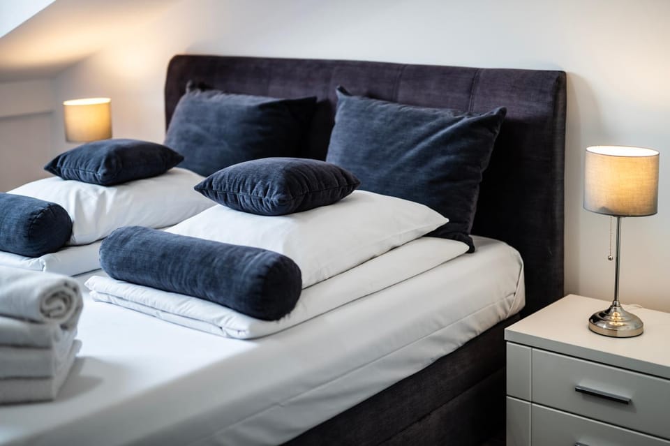 Bed, Photo of the whole room, Bedroom, towels