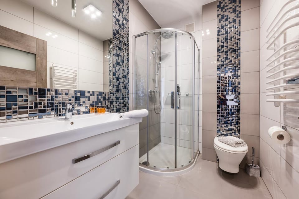Shower, Bathroom, towels