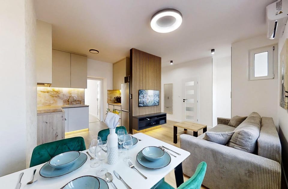 Kitchen or kitchenette, Living room, Seating area, Dining area
