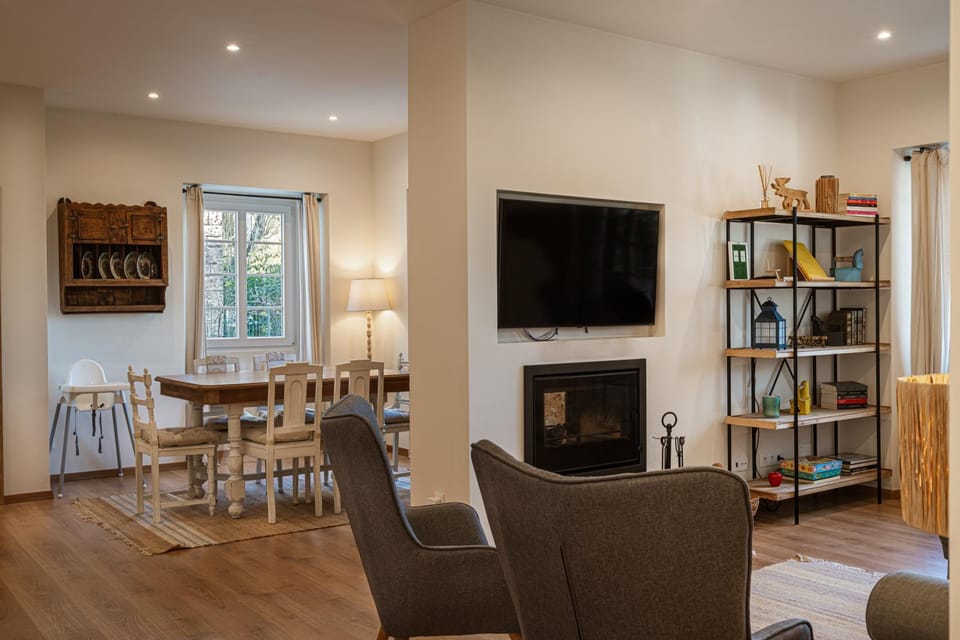 TV and multimedia, Kitchen or kitchenette, Living room, Dining area
