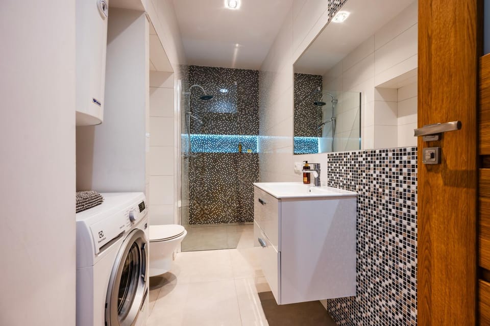 Shower, Toilet, washing machine, dryer