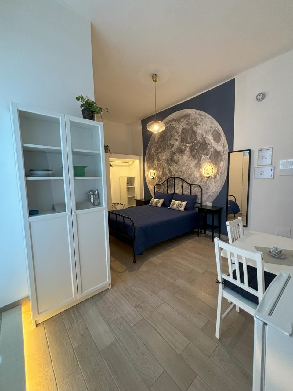 Bedroom, wardrobe