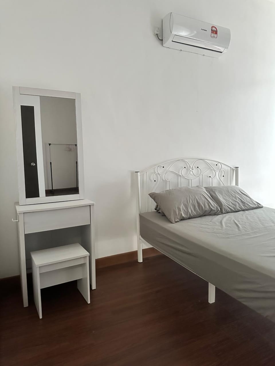 Bedroom, air conditioner